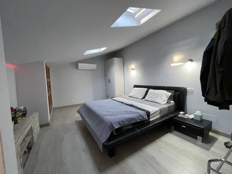 Bright penthouse with large upper bedroom and balconies – 3 minutes from the beach — photo 4