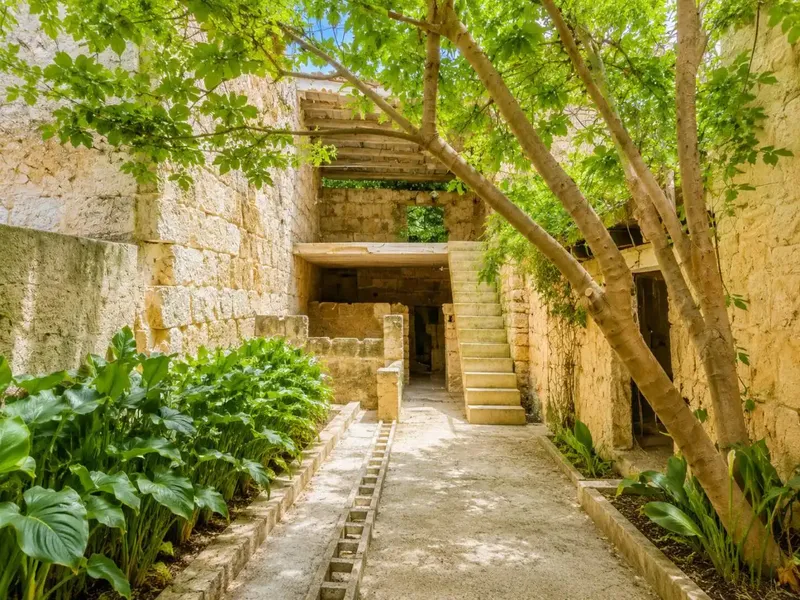 Village house with large garden and multiple possibilities — photo 2