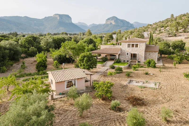 Rustic estate with views of the Tramuntana mountains in Alaró, Mallorca — photo 1