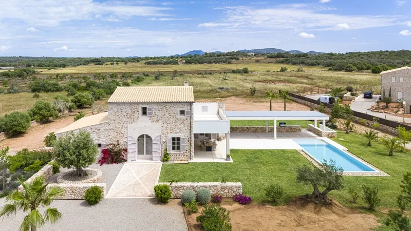 Exclusive! Dream finca in Ses Salines with large pool, large garden, top quality for sale — photo 1