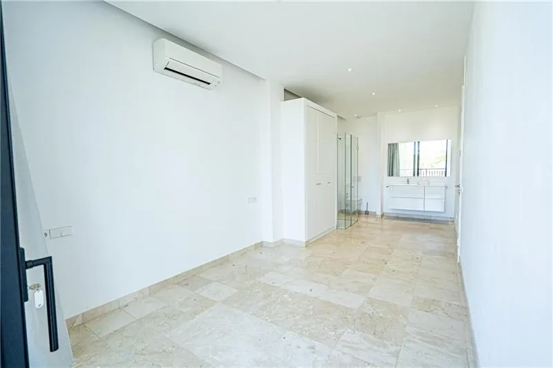 Ground floor flat with a terrace and garden, right on the beachfront with panoramic sea views — photo 7