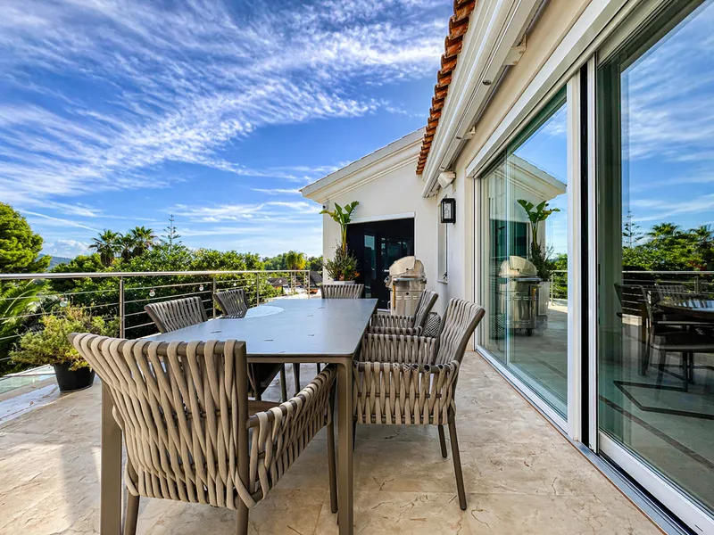 Magnificent and elegant villa with partial sea views in the exclusive area of Nova Santa Ponsa Mas — photo 12