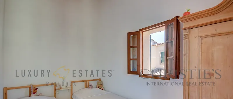 Renovated townhouse in S'Arraco with garden and pool in the southwest of Mallorca — photo 11
