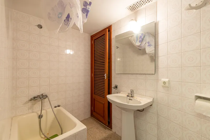 Penthouse in Portocolom - Large balcony with harbour views — photo 9