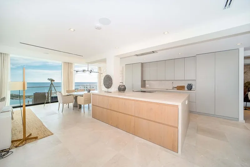 Luxurious Coastal Living with Expansive Rooftop Terrace in Illetes — photo 9