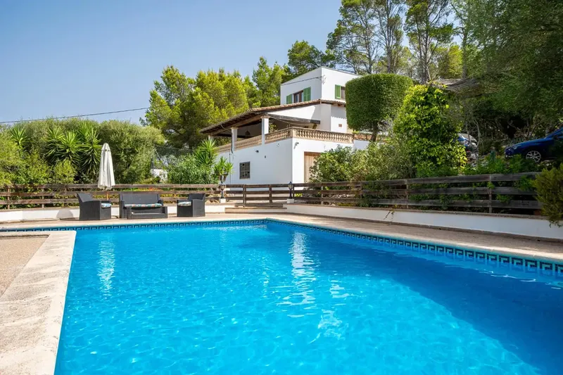 Some properties stand out for their square meters and others for the feelings they convey. This estate combines both. — photo 3