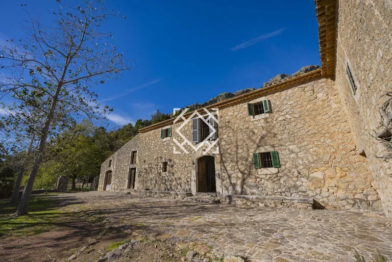 Exclusive country estate with an elegant residence and spectacular sea and mountain views for sale in Escorca, Mallorca. — photo 9