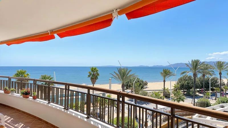 Apartment with a Stunning View on the Beachfront — photo 2