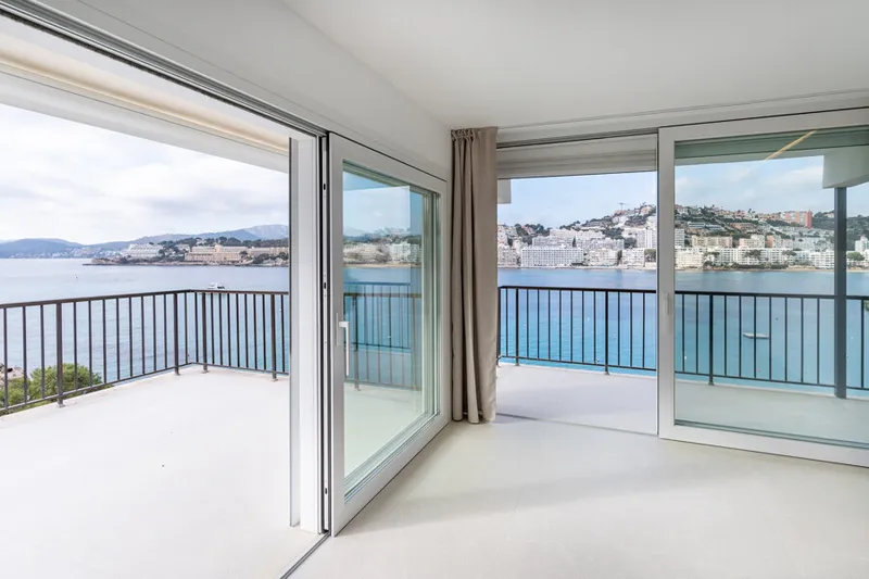 New Luxury Renovated Penthouse with Spacious Terraces and Direct Sea Access in Santa Ponsa — photo 11