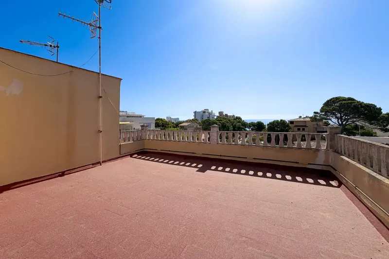 ¡Bienvenidos a Cala Millor! Este atractivo piso de 2 habitaciones, situado en tercera línea de mar, combina la calidad de vida mediterránea — photo 10