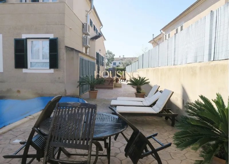 PAREADO CON PISCINA Y GARAJE EN PORTOL — photo 1