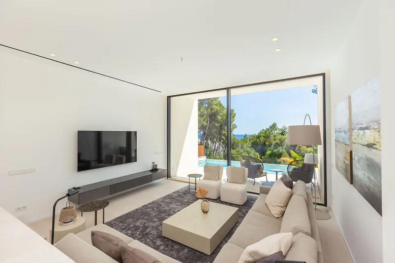 Elegant new-build villa with modern amenities and sea views — photo 5