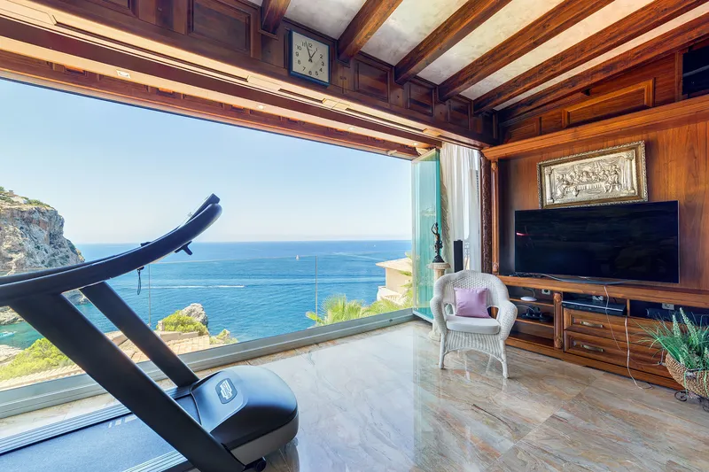 Luxury estate with spectacular sea views — photo 10