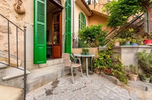 Impressive modernist style house in Sóller dating from 1899 offering generous spaces with modernist architectural elements. — photo 6