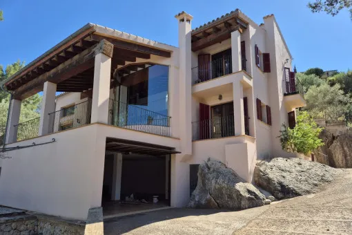 Esporles, idyllic villa in a quiet location with a large pool and far-reaching views — photo 1