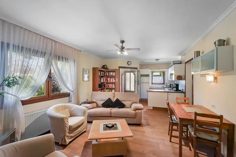 On a plot of 974 m², there is a building with an approximate area of 288 m², divided into the main house and the guest apartment — photo 7