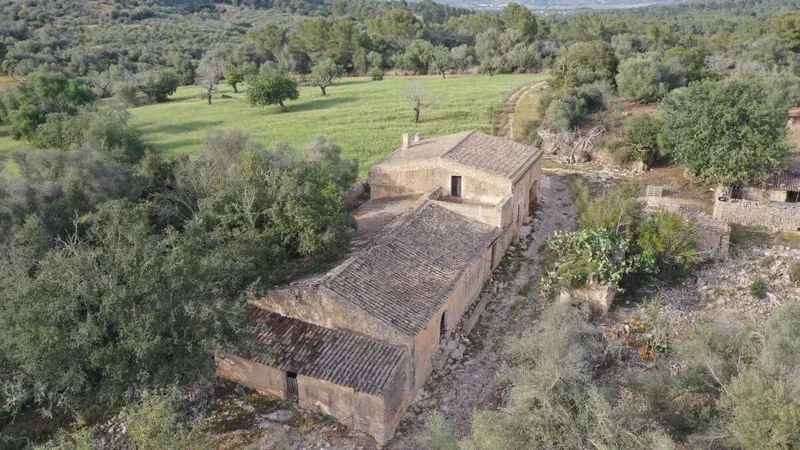 Country house of about 350m2 to renovate built on a large plot of about 20 hectares in [...] — photo 3
