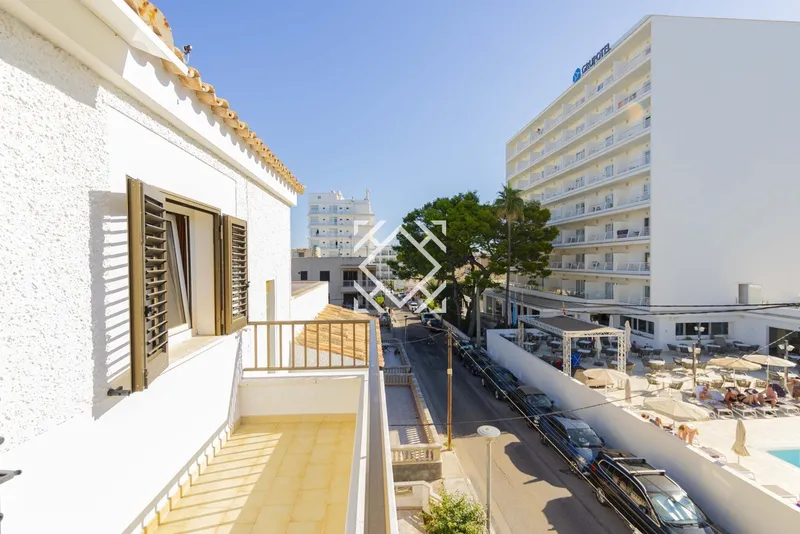 Penthouse with private roof terrace and sea views for sale in Can Picafort, Mallorca. — photo 8