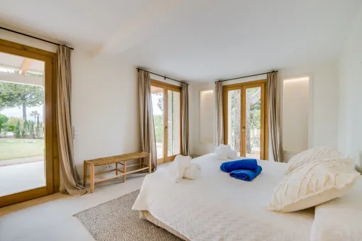 Alcudia, modernized chalet with contemporary architecture and large plot with holiday rental license in Bonaire — photo 10