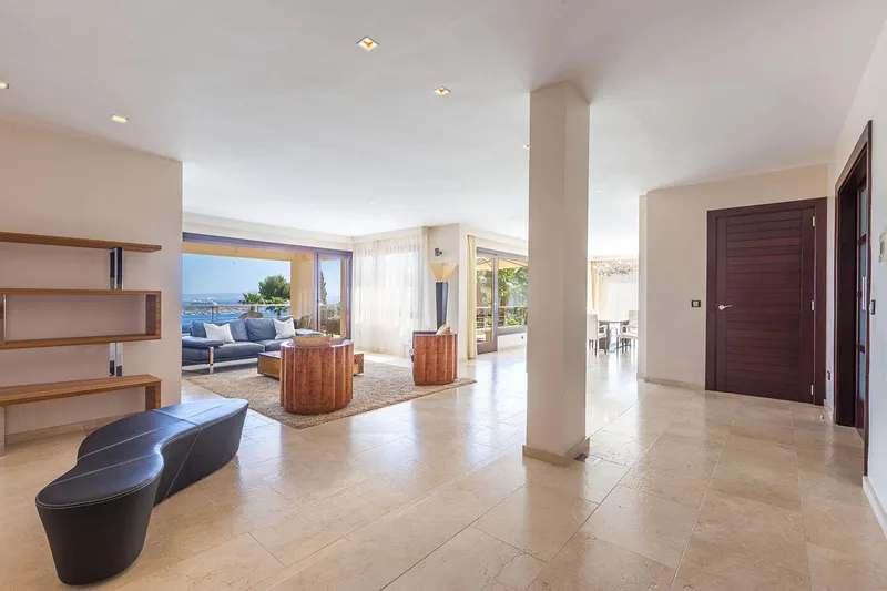 Fantastically located villa with tennis court and breathtaking views — photo 5