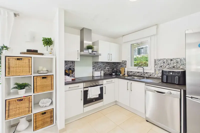 Welcome to your new home in Mallorca! This ground floor flat, in exceptional condition, is located in the popular — photo 10
