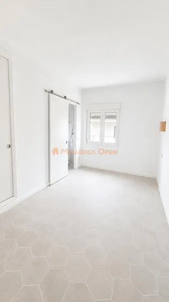 Apartment on the First Line in S'Illot — photo 7