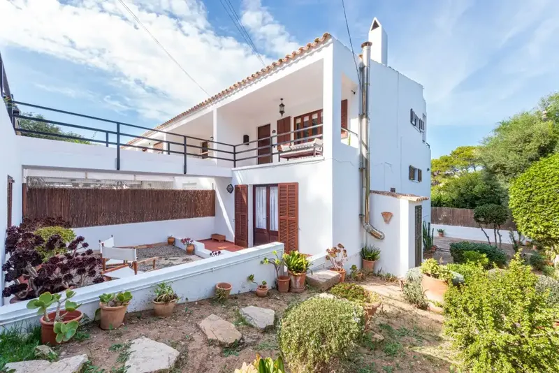 Presented exclusively by Balearic Properties, this charming house is located in the highly sought-after area of Gotmar, Puerto Pollensa. — photo 3