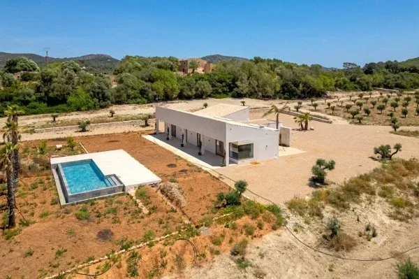 Recently built finca with stunning views of the countryside in Son Macia — photo 1