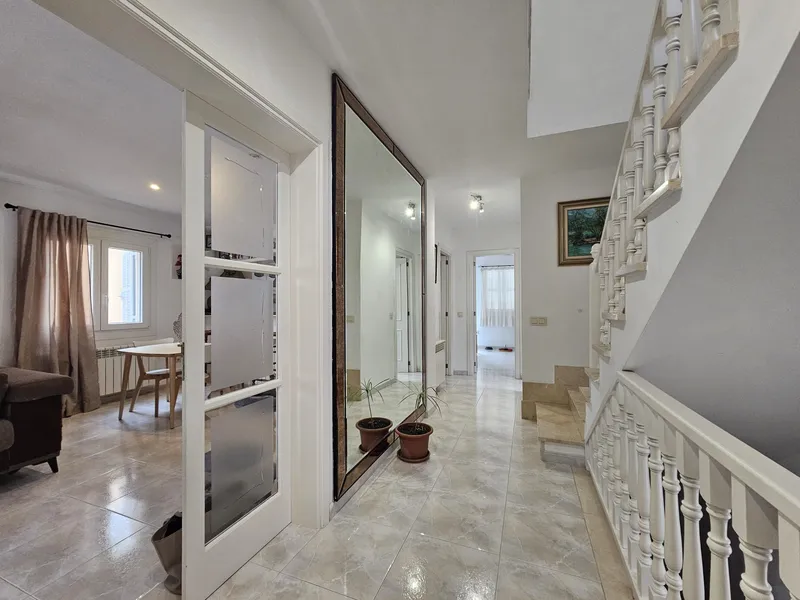 Elegant Mediterranean-style home of 201 m² with ... — photo 8