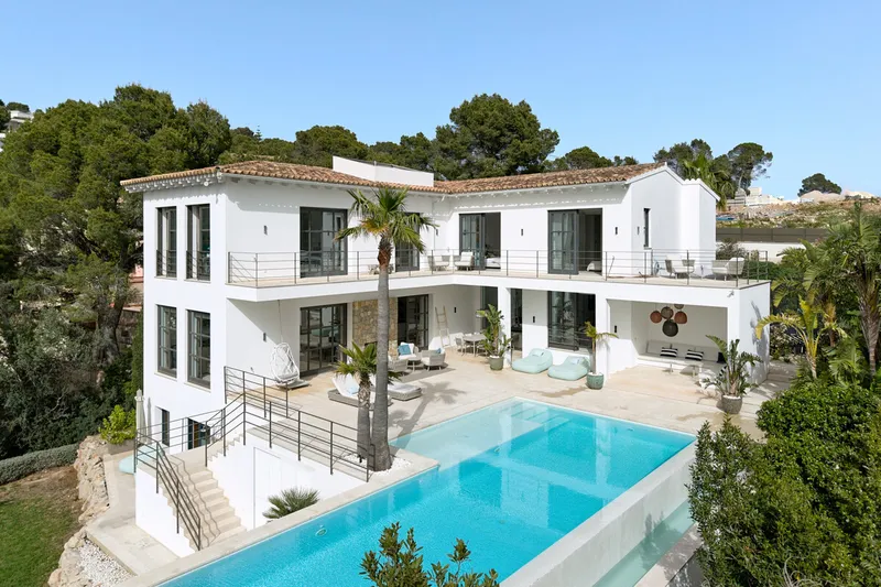 Exclusive villa in Montport with dream views - Marcel Remus Real Estate — photo 1