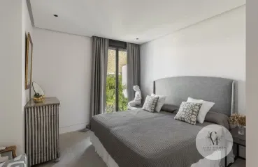 Luxury penthouse with private pool and panoramic sea and mountain views in Puerto de Pollensa — photo 12