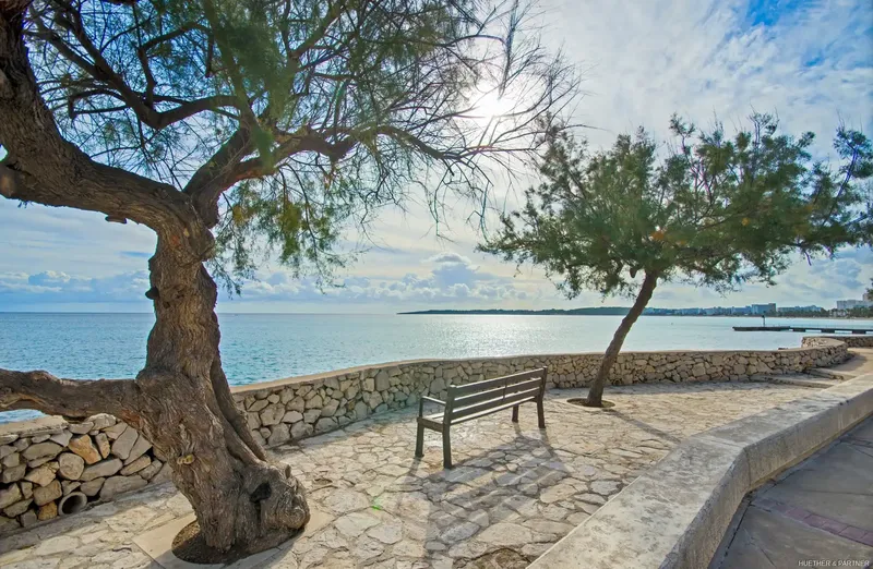 First occupancy after renovation: beautiful, small apartment for sale on the second sea line of Cala Bona, only 50 meters from the beach — photo 8