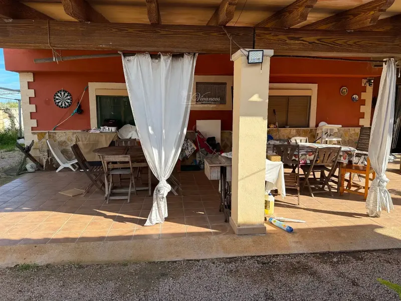 Inmobiliaria Vivancos offers this rustic finca located in the municipality of Algaida, 122m² registered, of which 87m² correspond to the main house — photo 1