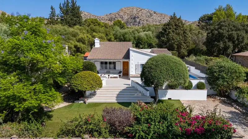 This attractive single-storey villa for sale in Bonaire offers a comfortable Mediterranean lifestyle in one of the residential areas — photo 1
