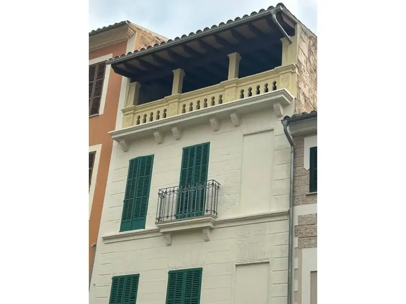 19th Century Building to Renovate in Inca Center — photo 1
