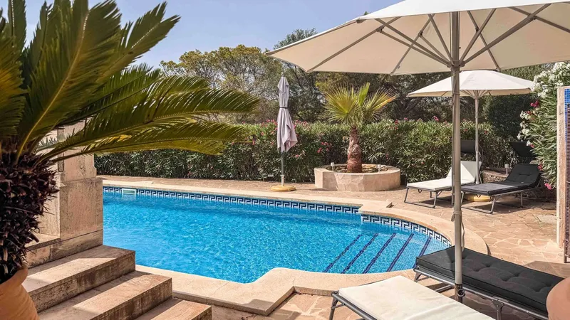 Exclusive feel-good house with pool, in a prime location close to town and beach — photo 3