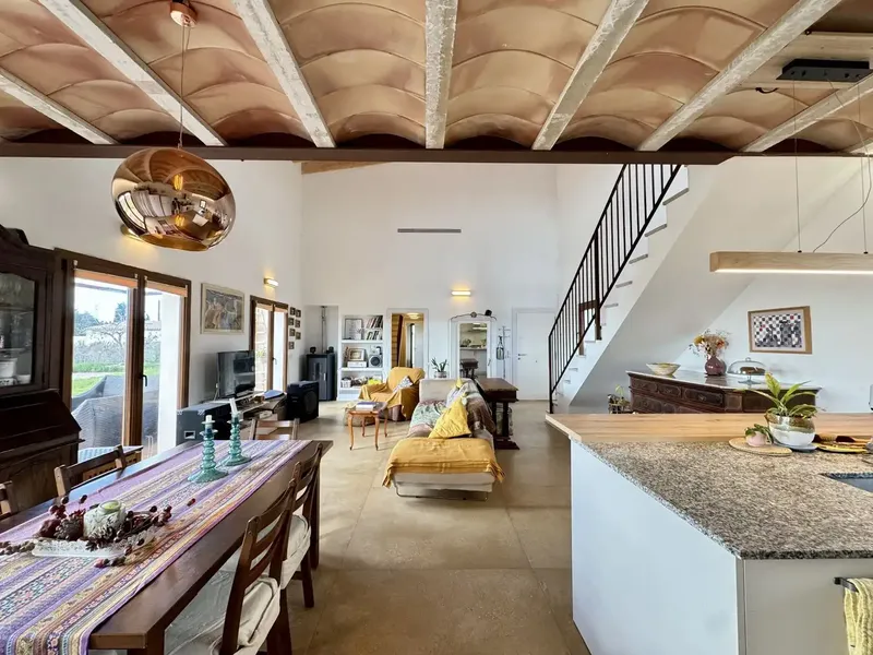 Available in August. Exclusive for the month of August, this beautiful rustic finca is located just 2 minutes from Llucmajor and — photo 4