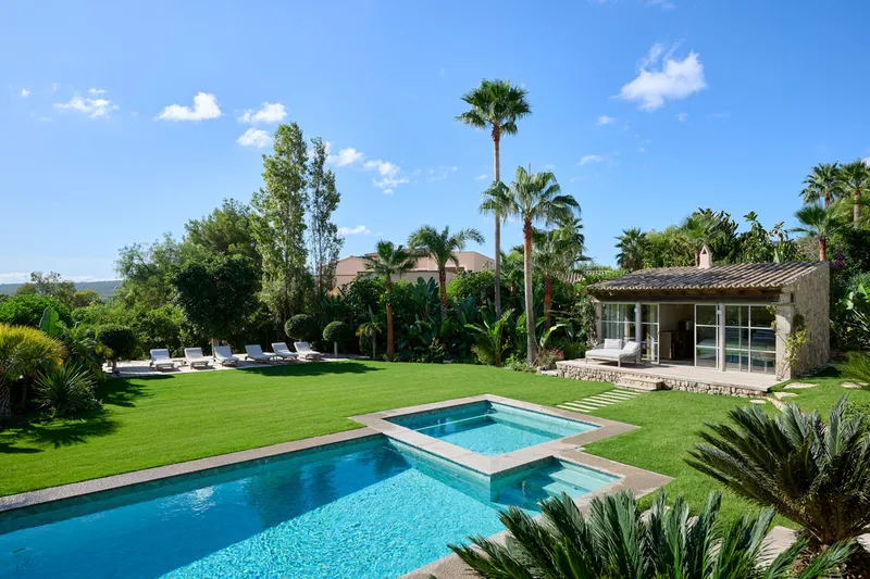 Exclusive Mediterranean family villa with tropical garden - Marcel Remus Real Estate — photo 2