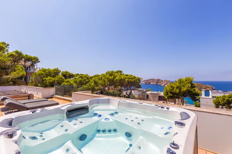 Elegant villa with sea views and spacious outdoor area — photo 1