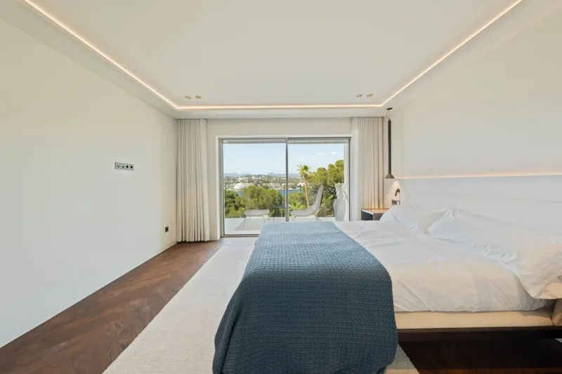 Contemporary sea-view villa with wellness spa and designer finishes in Santa Ponsa — photo 5