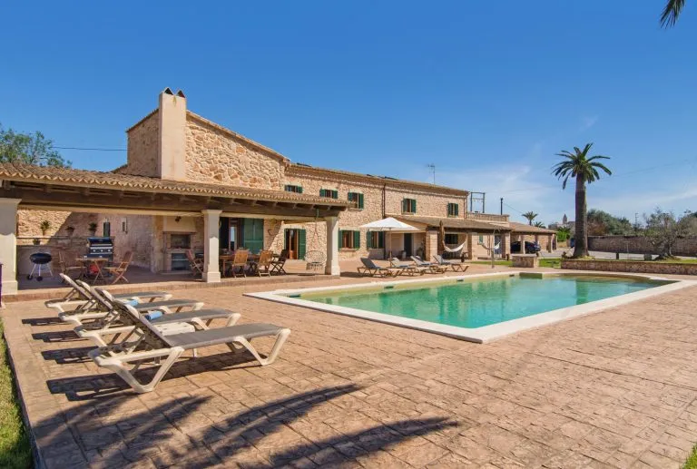 Natural stone finca in Santanyi with ETV license, within walking distance to the town center — photo 1