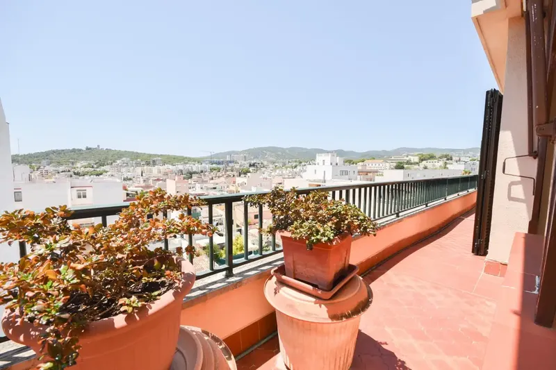 Spacious and bright penthouse with two large terraces in the Son Espanyolet area — photo 1