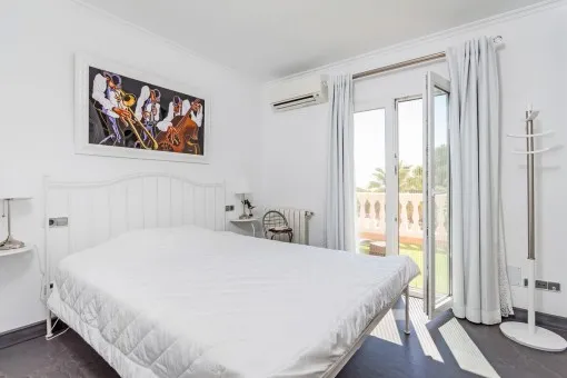 Vallgornera, luxurious Mediterranean-style chalet with a garden oasis and sea views — photo 11