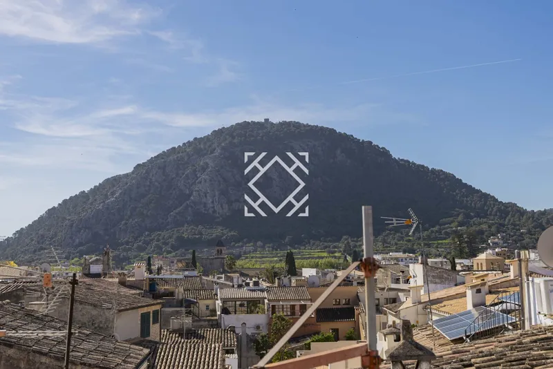 Charming Townhouse for Sale in the Old Town of Pollença with Great Renovation Potential and Panoramic Views — photo 1