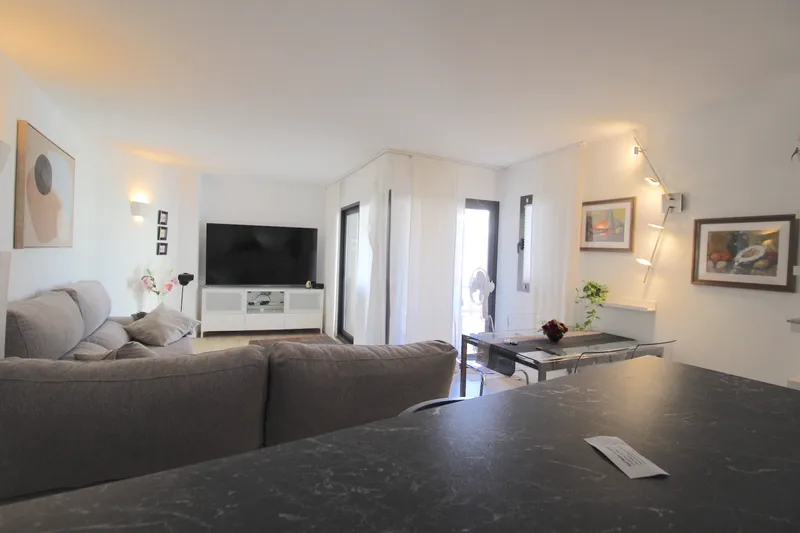 Ref.2475A – Exclusive apartment with sea views near the center — photo 6