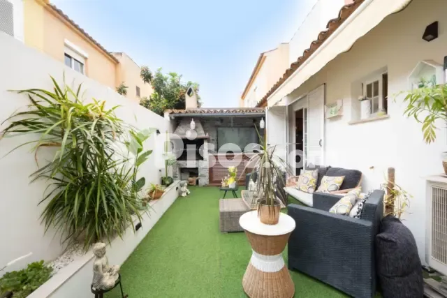 Townhouse on Carrer de Can Caragol Nou — photo 2
