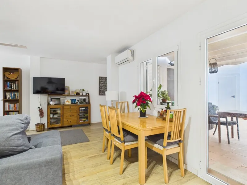 Three Bedroom Apartment with Spacious Terrace — photo 8