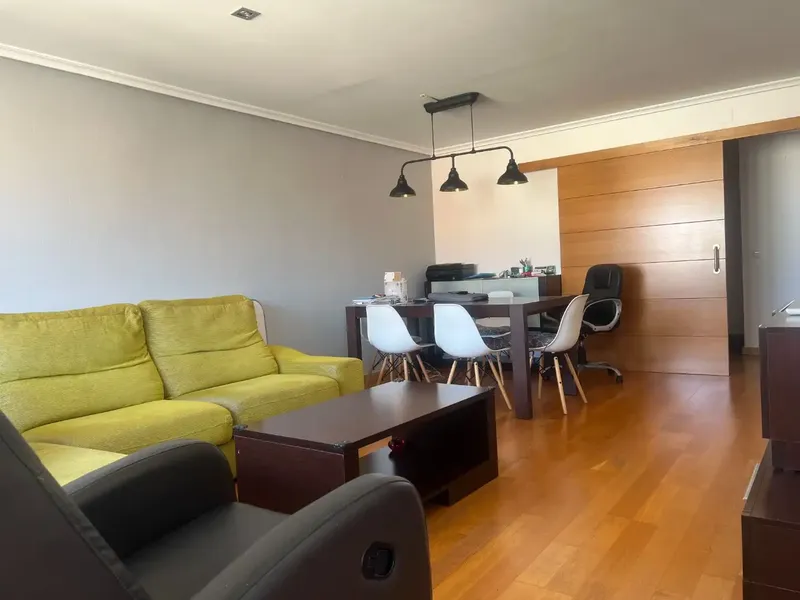 SOLO PARTICULARES! AMPLIO PISO DE MÁS DE 120 M² CON 4 DORMITORIOS, DOS BALCONES, VISTAS DESPEJADAS Y GARAJE — photo 5