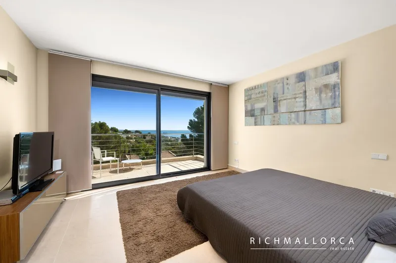 Contemporary villa with stunning sea views — photo 12