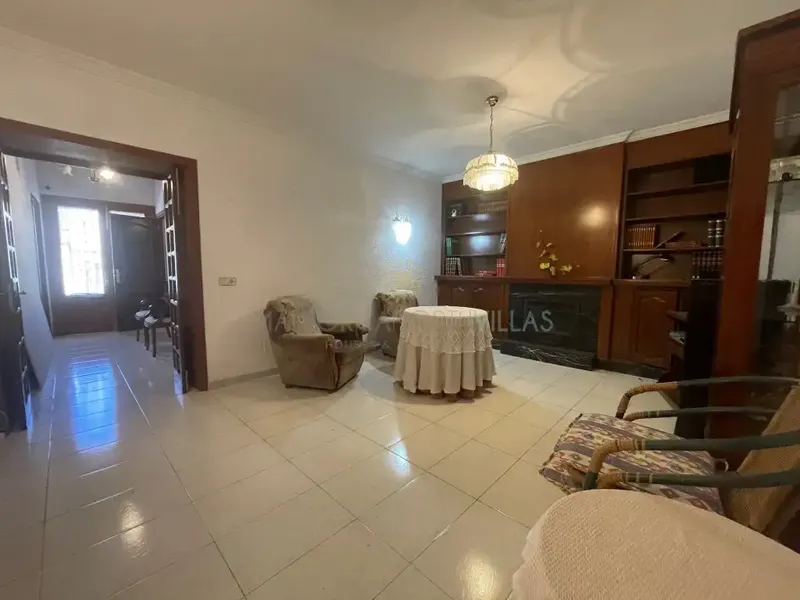 Located in the center of the charming village of Caimari, this two-story Mallorcan house offers character, space and many possibilities. — photo 10